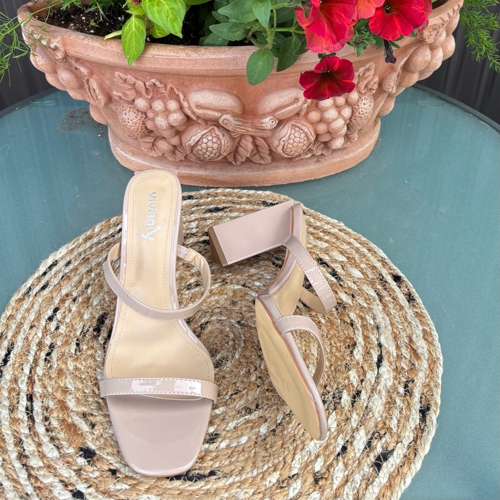 Viviany Patent Heeled Sandal w/Triangular Heel